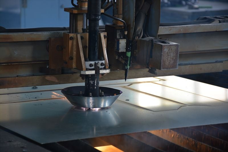 ダクトの製造は三重県内の工場で専用機器でお作りします